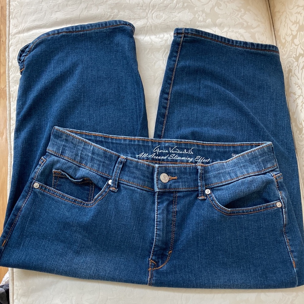 Gloria Vanderbilt Jean capris. - Picture 3 of 7